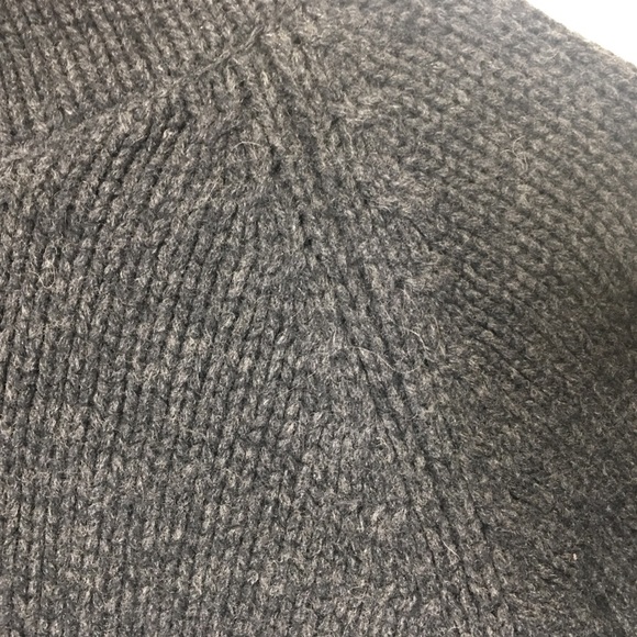 ❄️NEWTON TRADING COMPANY ❄️ Dark GREY SWEATER - Picture 4 of 7